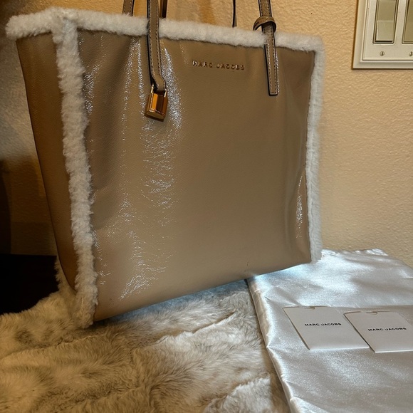 Marc Jacobs Grind Faux Shearling Tote Bag NWOT - Picture 9 of 11